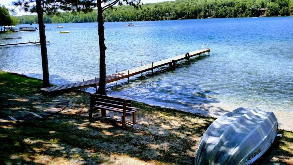 Log Cottage On Blue Lake Kalkaska Exterior photo